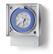 Finder Реле времени механическое суточное; монтаж на панель; 1СO 16A; питание 120...230В АC; резервн.источник питания; степень защиты IP20 123182300000
